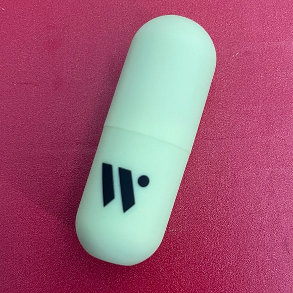 5 for $25! Wyn Beauty Word of Mouth Matte Lipstick - Picture 1 of 4